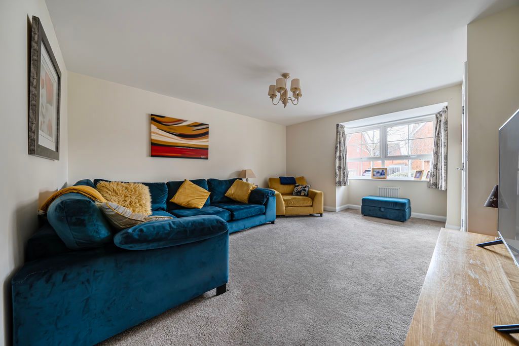 Property photo 2 of 19 Lounge