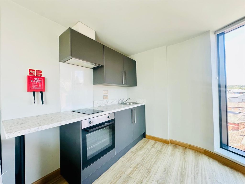 Property photo 2 of 21 Studio