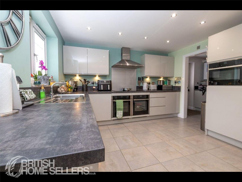 Property photo 2 of 35 Picture No. 09