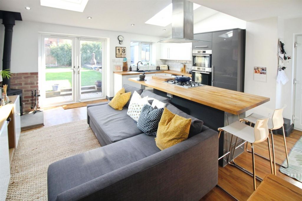 Property photo 3 of 21 Kitchen/Diner