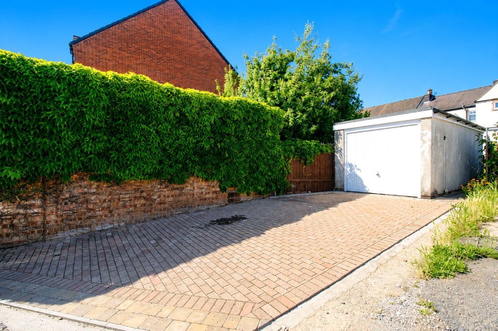 Property photo 2 of 17 Garage And Driveway