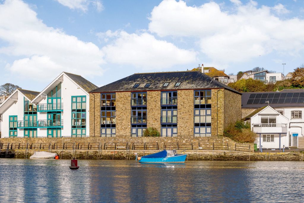 Property photo 1 of 25 Crabshell Quay