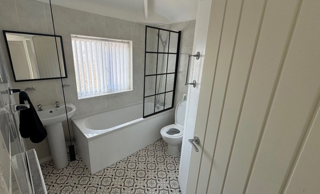 Property photo 3 of 9 Photo 14