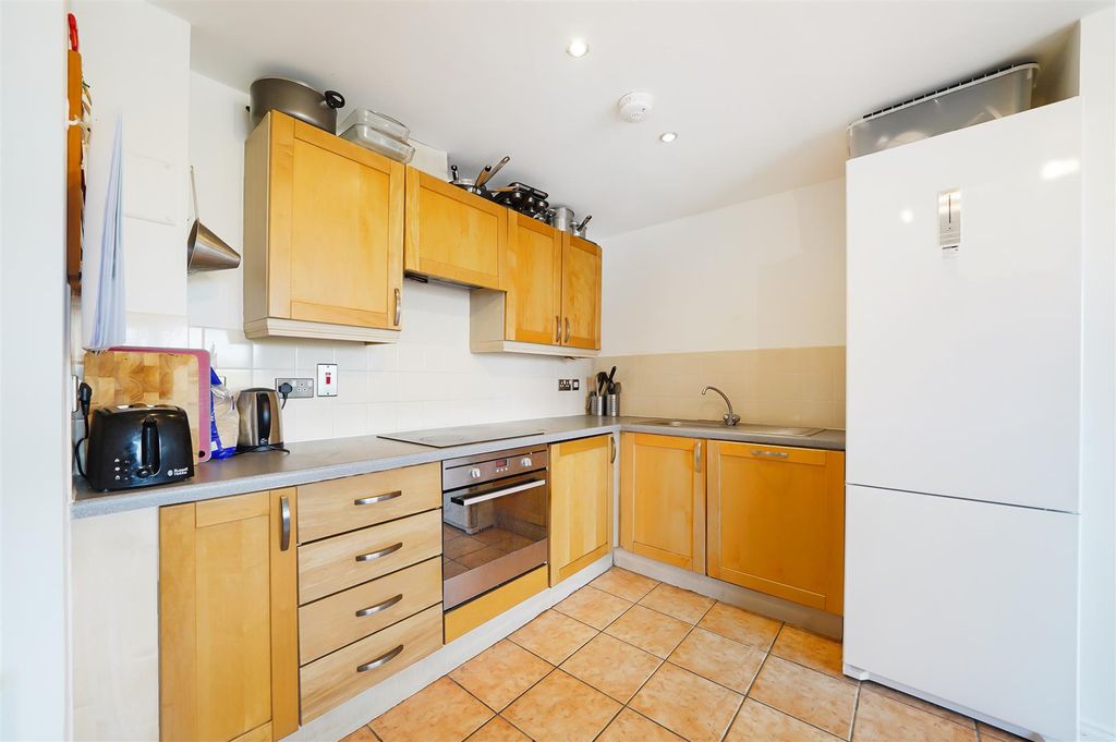 Property photo 3 of 14 Kitchen