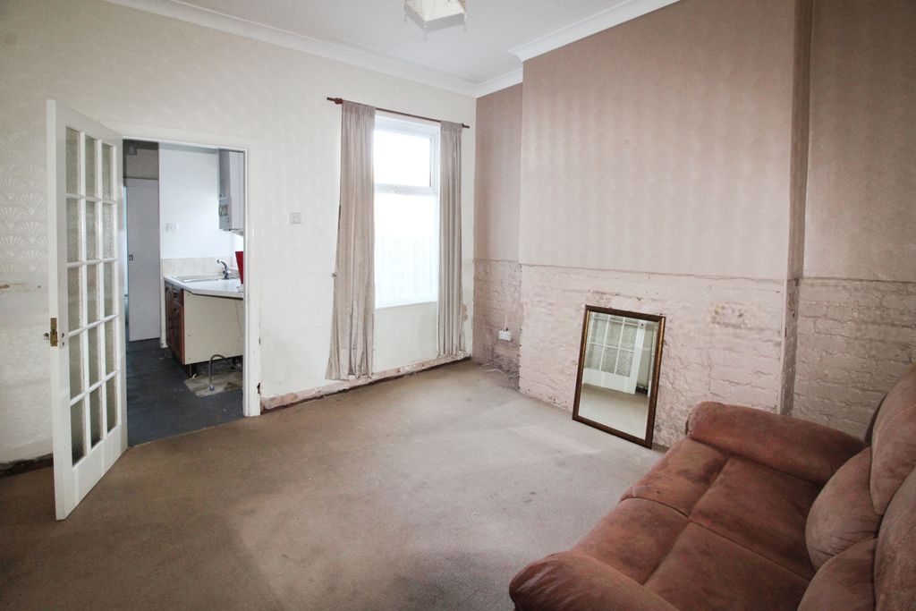 Property photo 3 of 18 Middle Reception Room