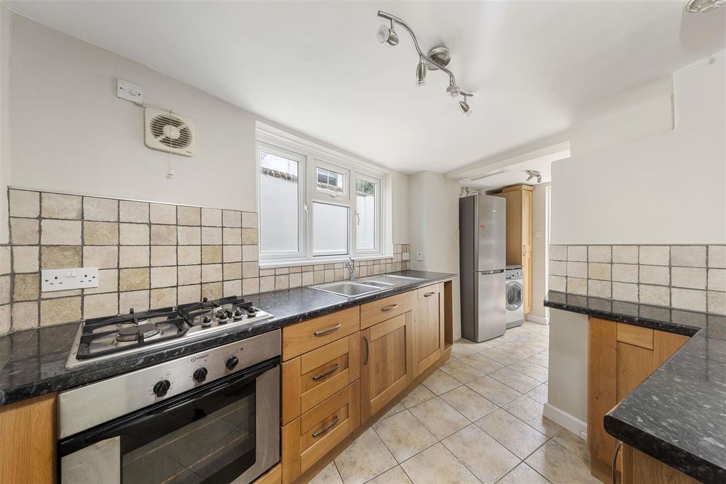 Property photo 3 of 19 30 Cooper Road-21.Jpg