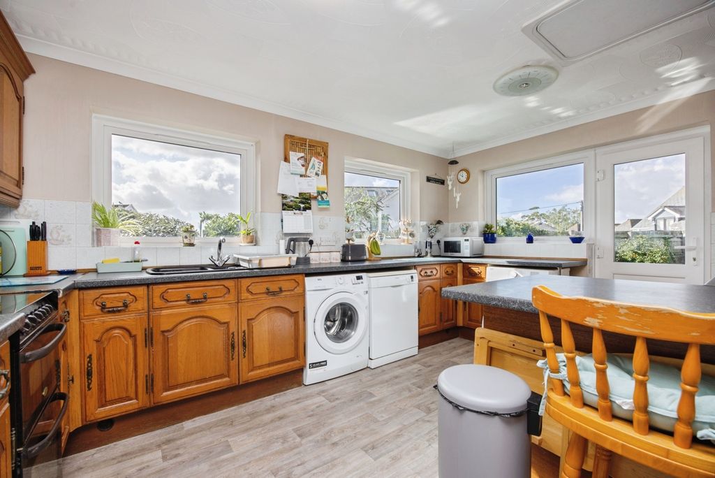Property photo 3 of 18 Pbox-Img.Jpg