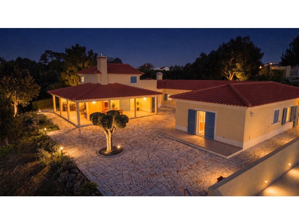 Property photo 1 of 22 Secluded Villa With Tennis Court And Pool On A 5,920 m2 Plot