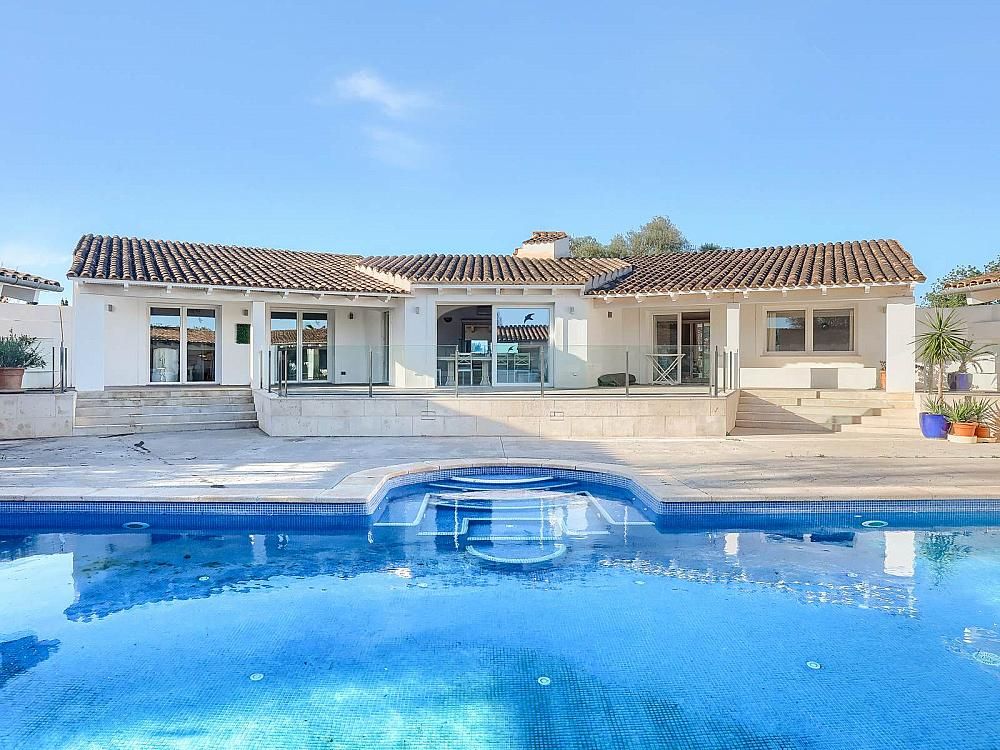 Property photo 2 of 37