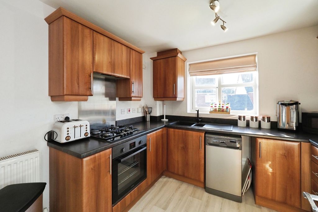 Property photo 2 of 17 Kitchen