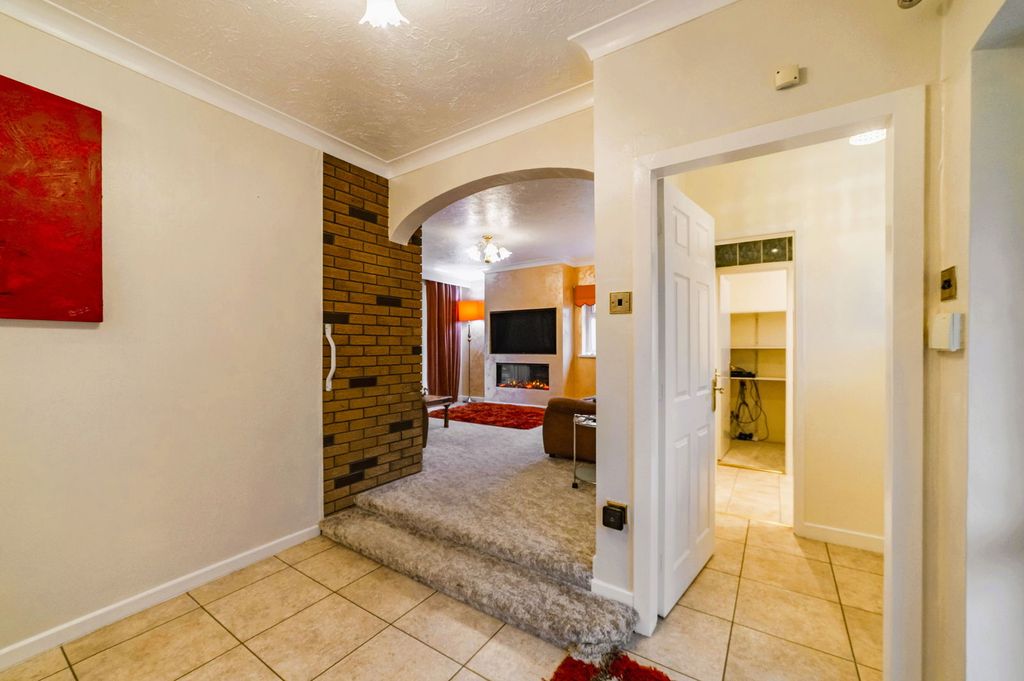 Property photo 3 of 31