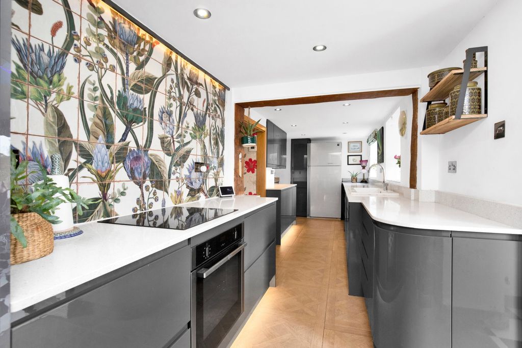 Property photo 2 of 28