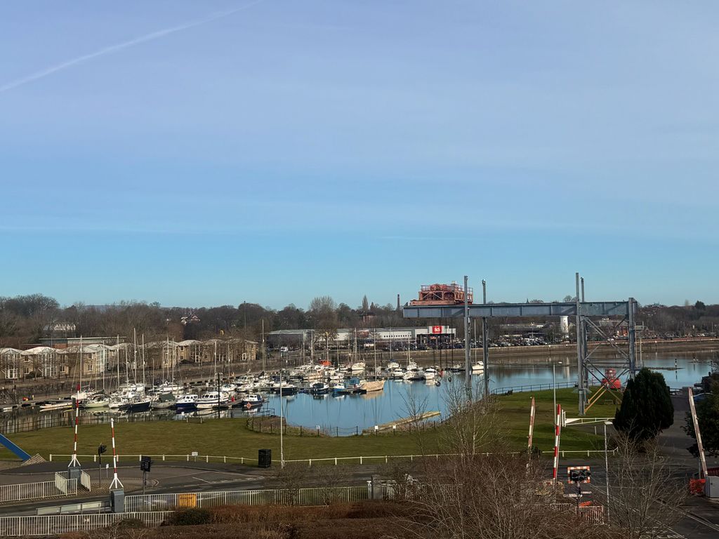 Property photo 3 of 16 18