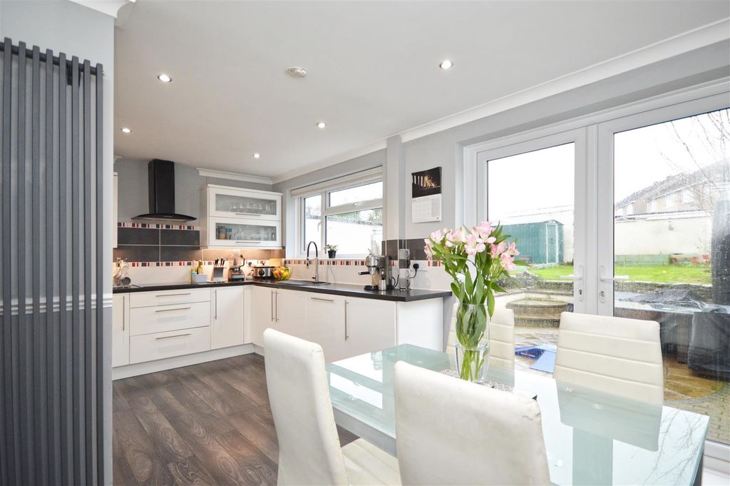 Property photo 3 of 18 Kitchen / Diner