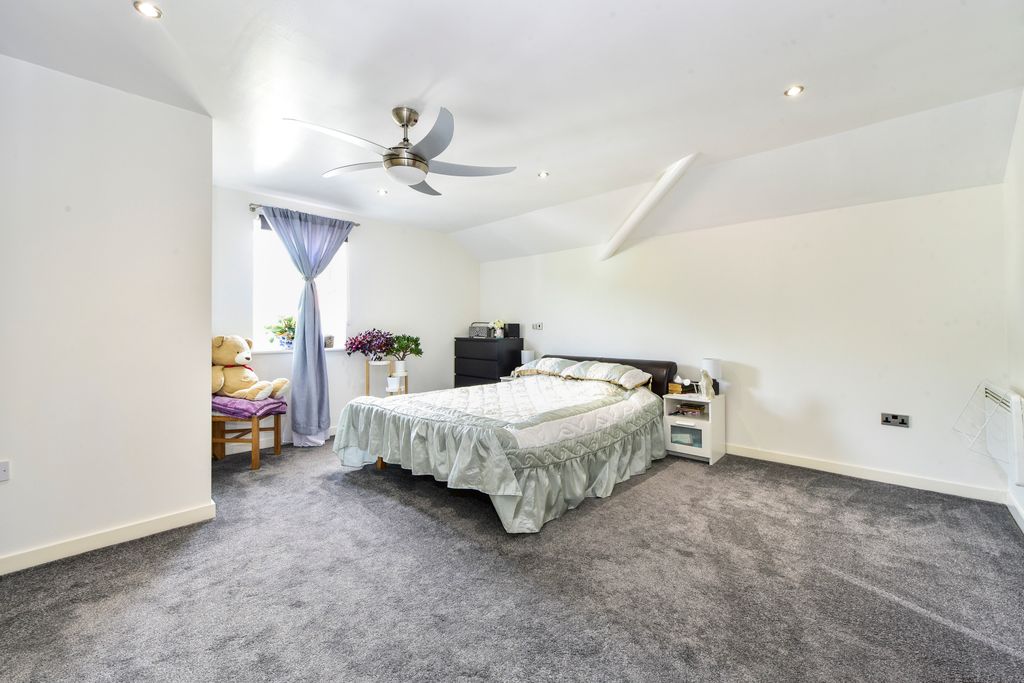 Additional image 14 of 2 bed flat for saleWain Avenue, Chesterfield S41
