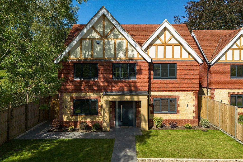 Property photo 1 of 23 House. Partnership