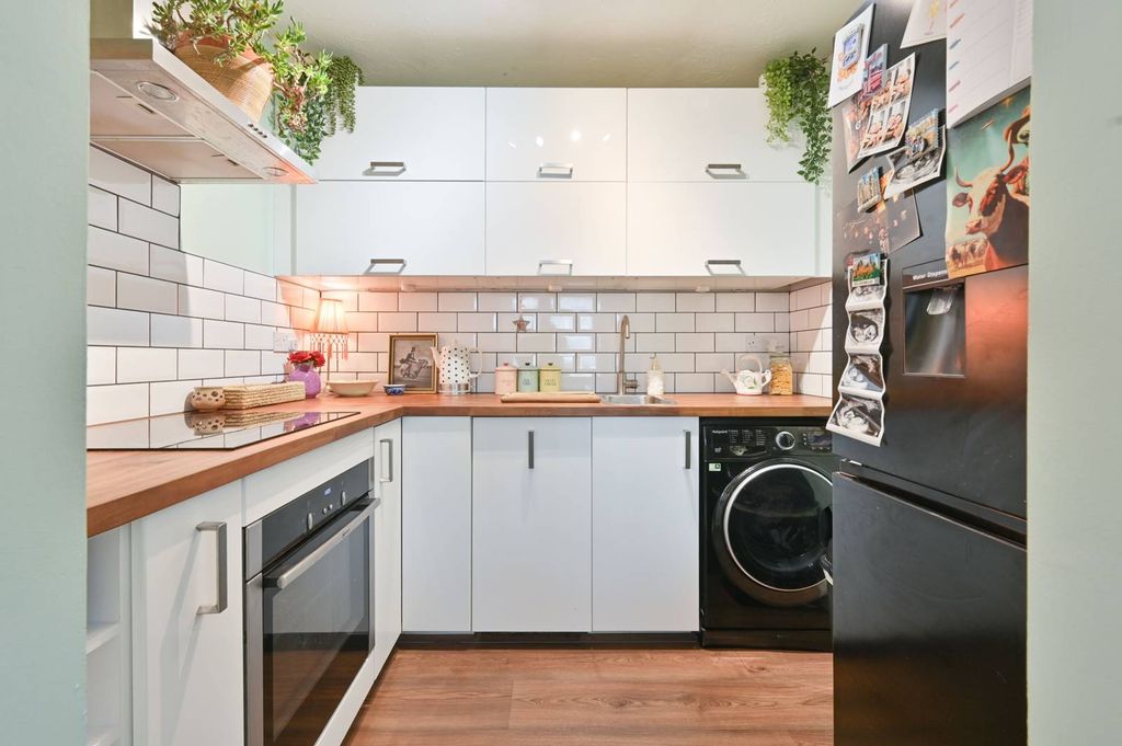 Property photo 3 of 9