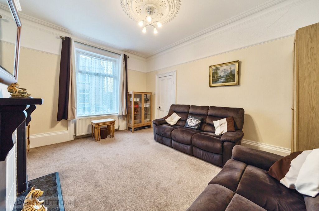 Property photo 3 of 13 Living Room