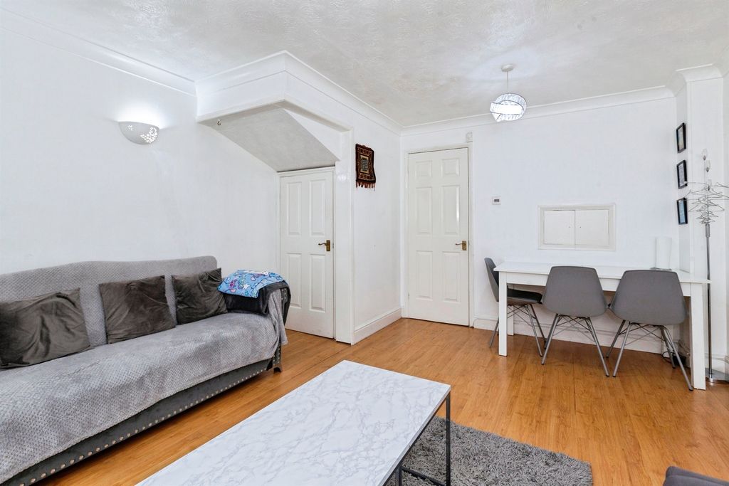 Property photo 2 of 23