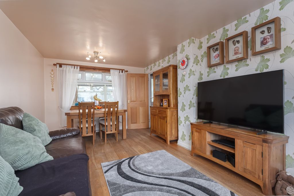 Property photo 3 of 11 Property Image 4