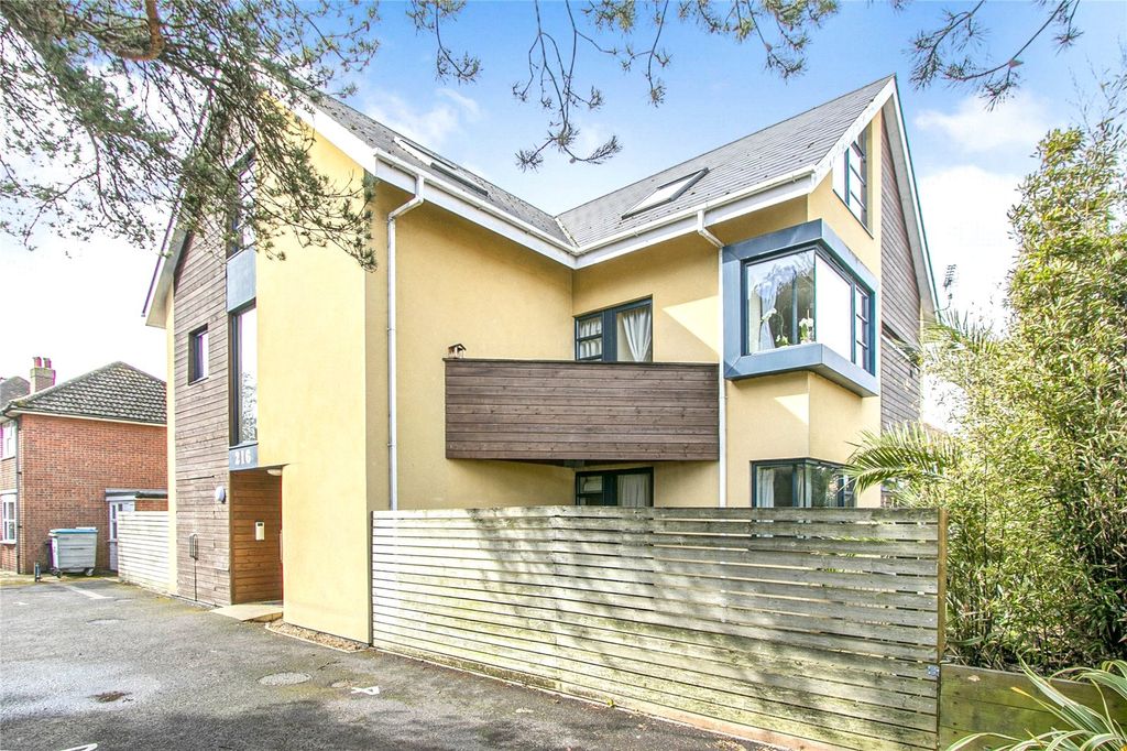 Property photo 1 of 14 Picture No. 04