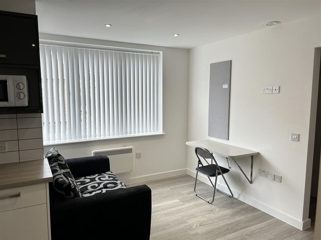 Property photo 3 of 8 Lounge Area.Jpg