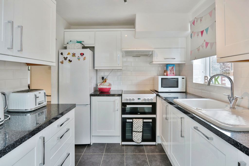 Property photo 3 of 16 Kitchen