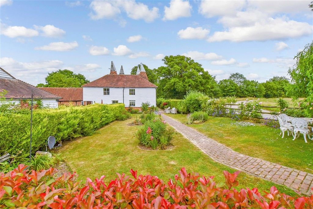 Property photo 1 of 16 Front Garden