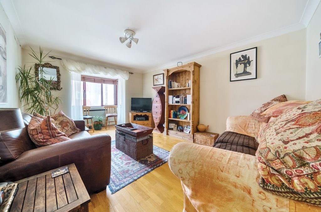 Property photo 2 of 8 1325010-4-6878d73...