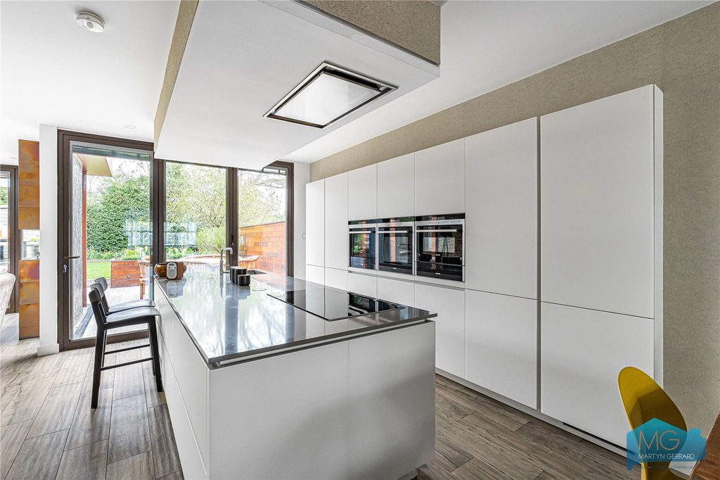 Property photo 3 of 22 Picture No. 04