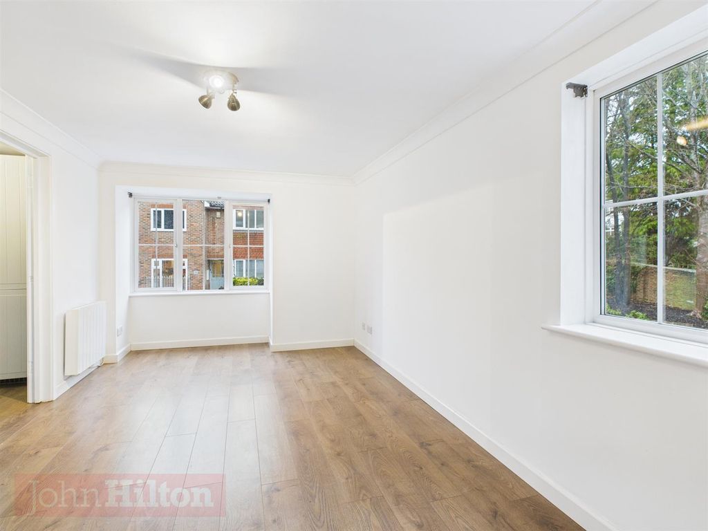 Property photo 3 of 9 Cam02534G0-Pr0627-Still006.Jpg