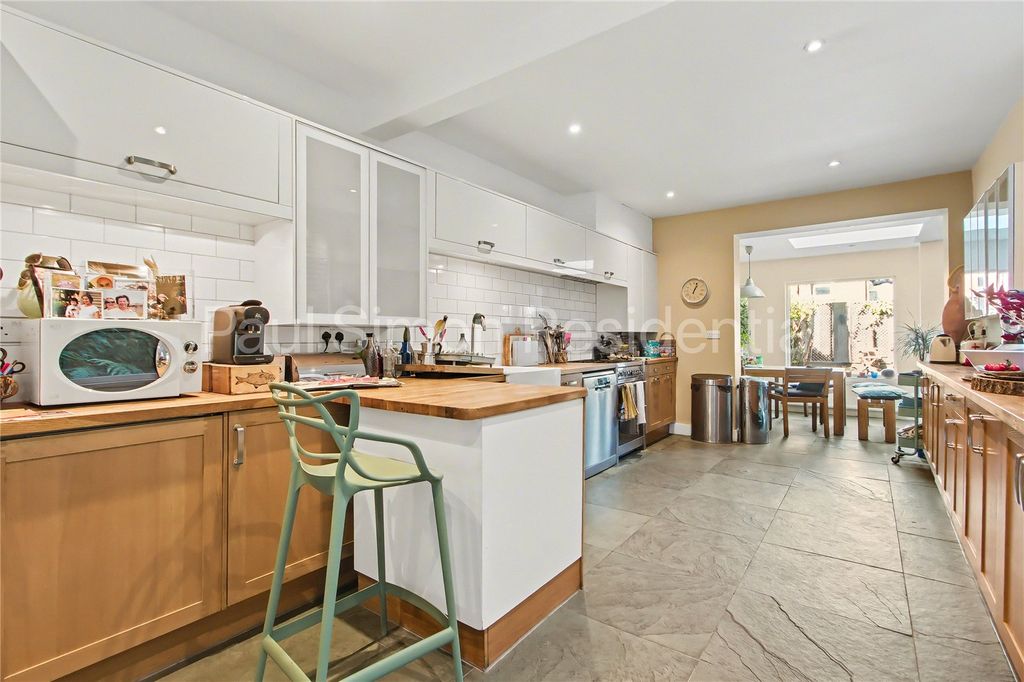 Property photo 3 of 23 Picture No. 24