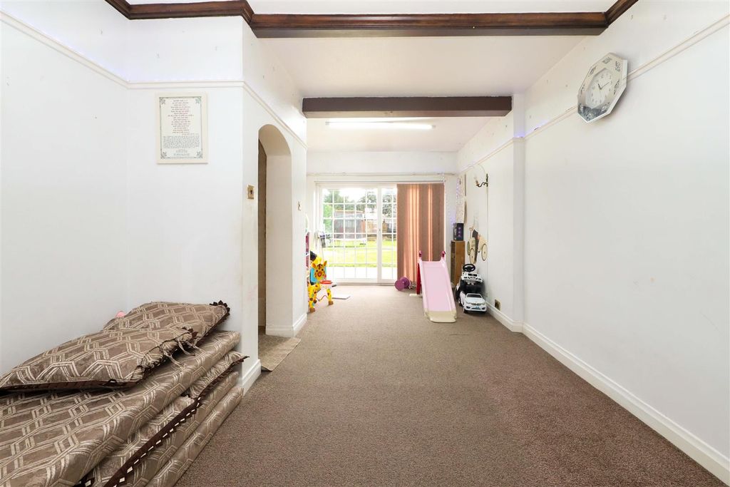 Property photo 3 of 9 Dining Room