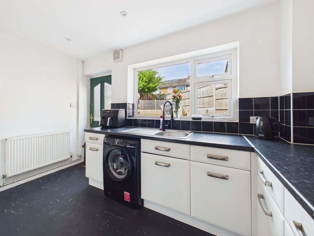 Property photo 3 of 18 Kitchen