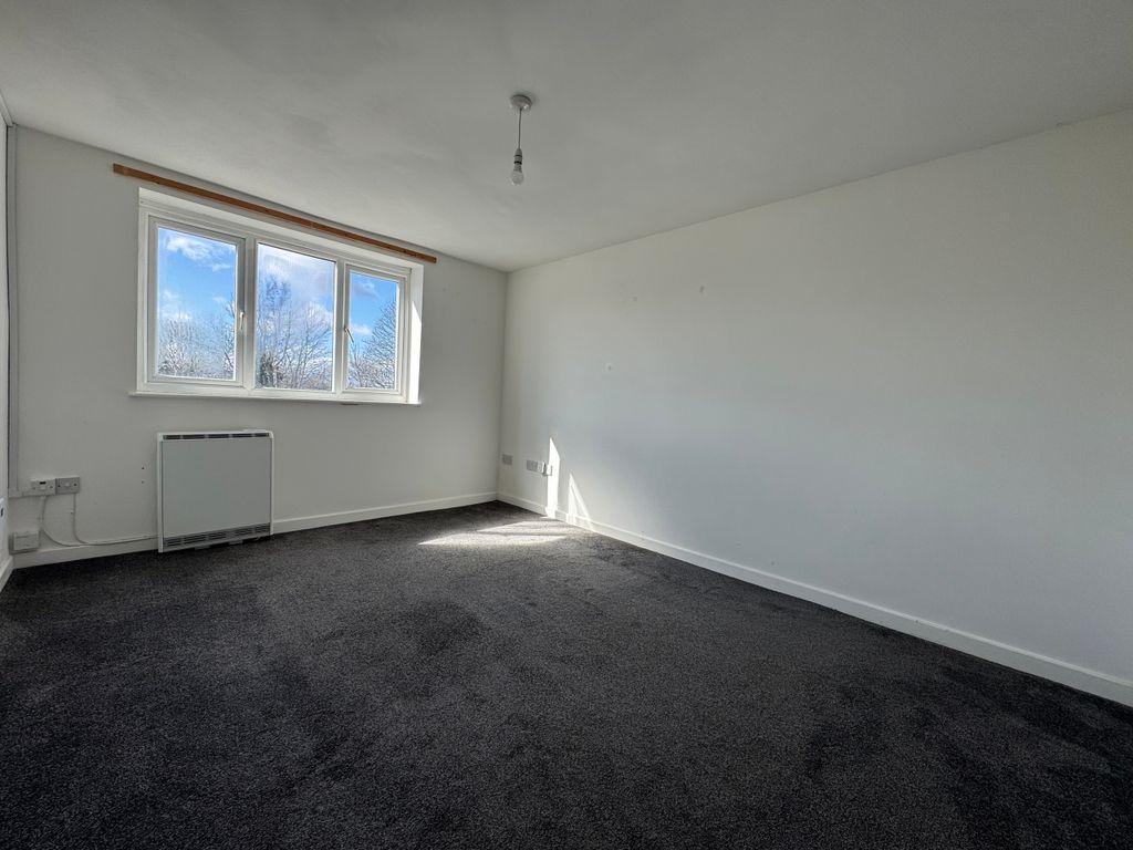 Property photo 3 of 6 Lounge