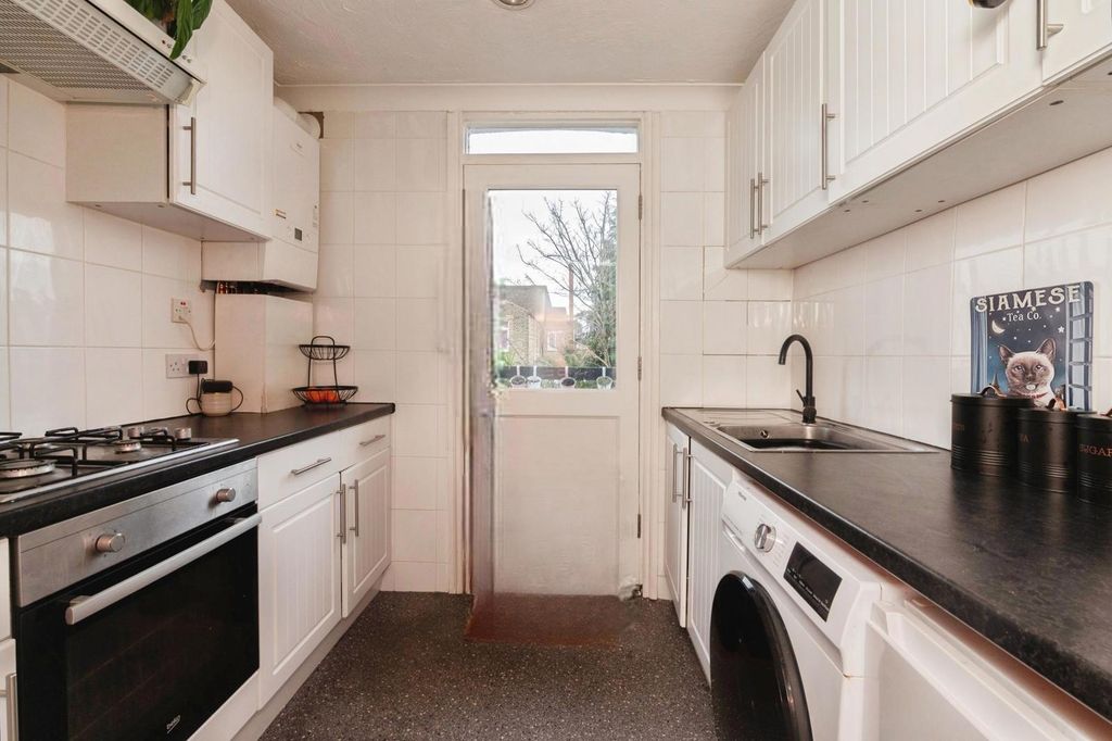 Property photo 3 of 13 Kitchen