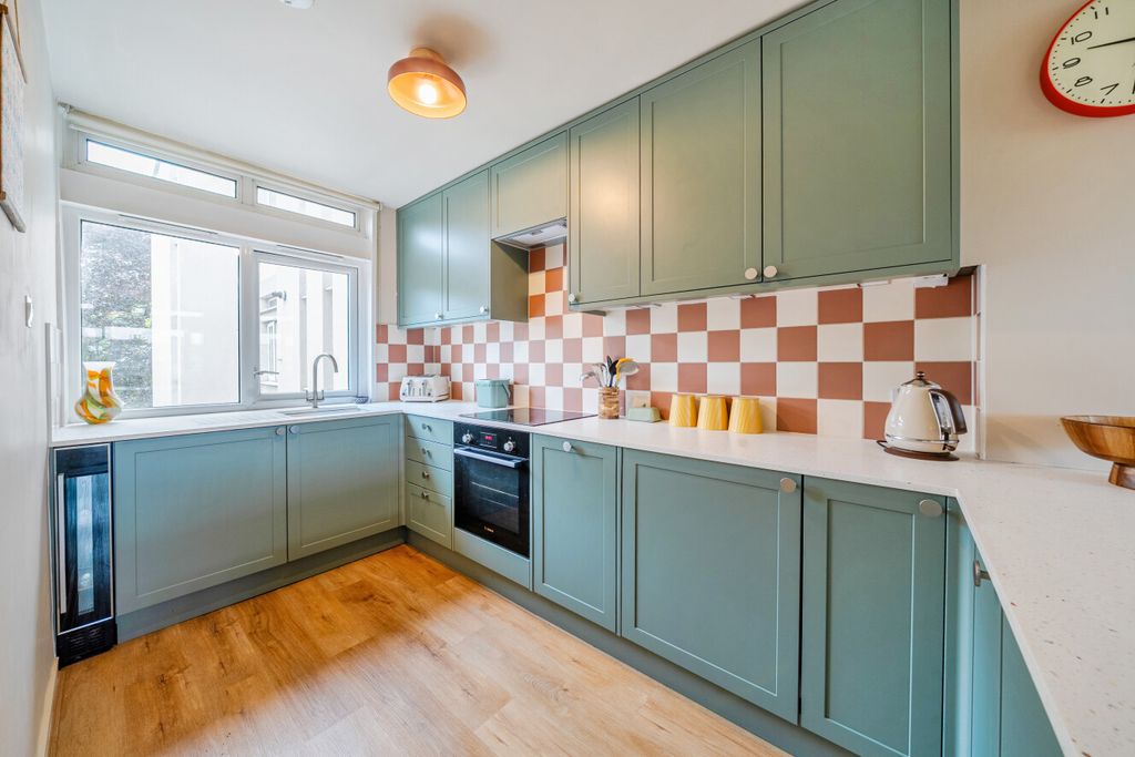 Property photo 3 of 19 1516309-6-6Aac034...
