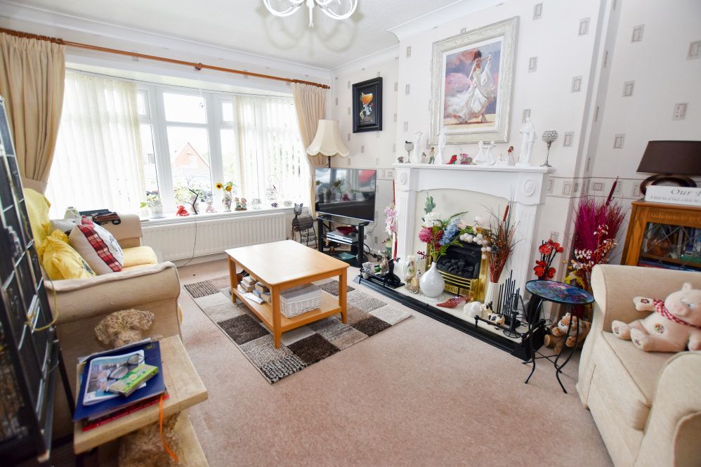 Property photo 3 of 27 Lounge 1