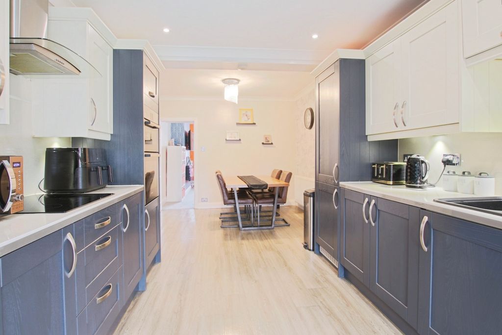 Property photo 1 of 16 4693352