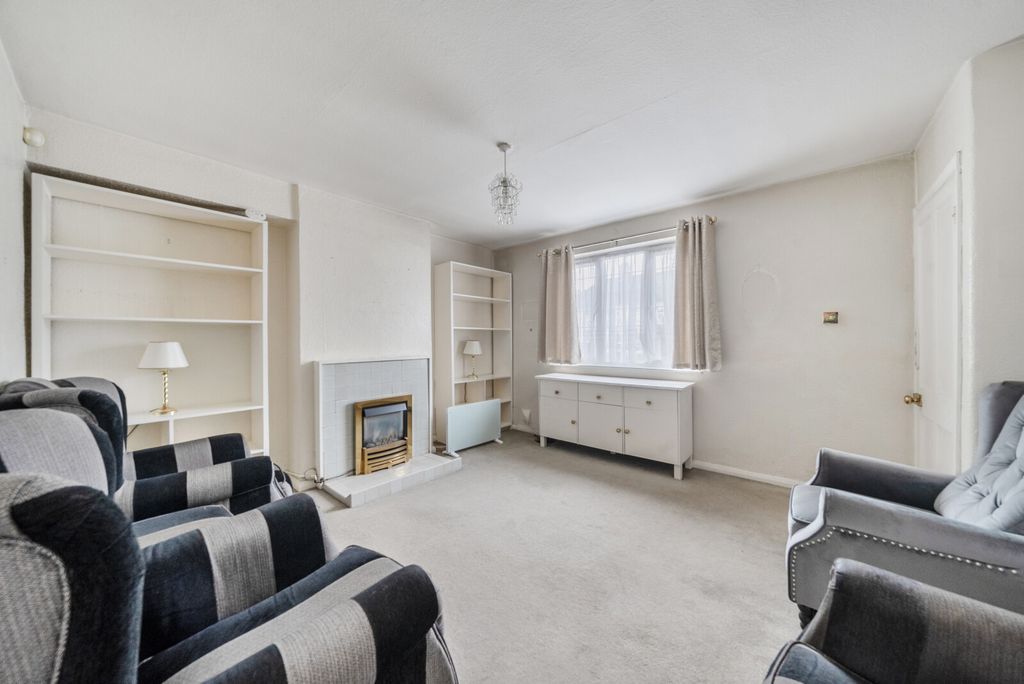 Property photo 2 of 17 Sitting Room