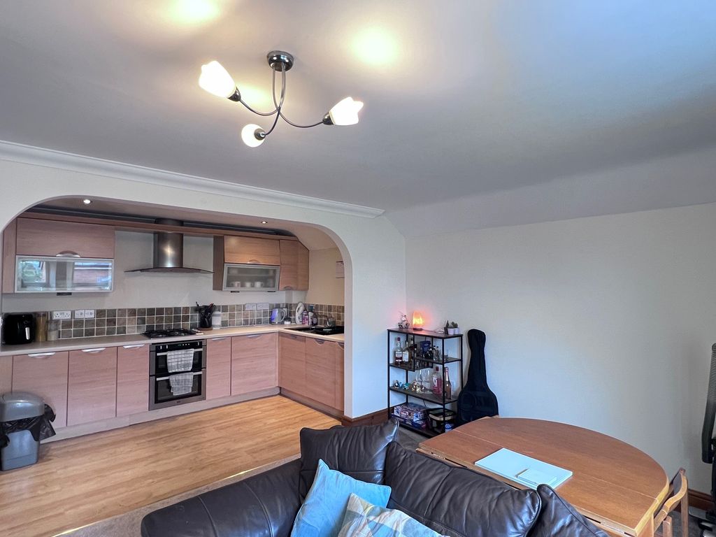 Property photo 3 of 6