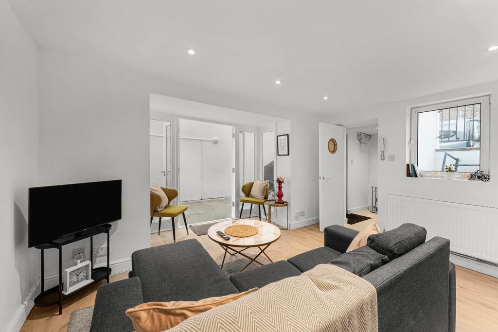 Property photo 2 of 9 Picture No. 07