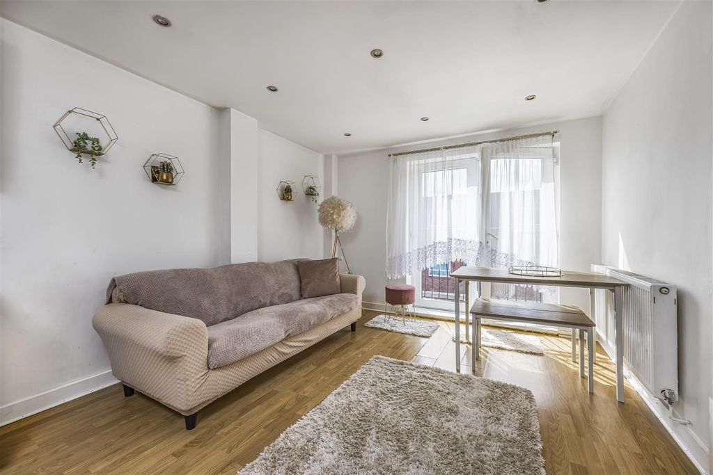 Property photo 2 of 20 Flat 9, 43-45 Elm Grove, Southsea-Porticomarketing