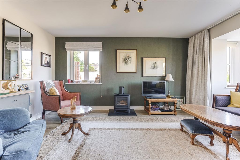 Property photo 3 of 21 Joyce Frankland Close-14.Jpg