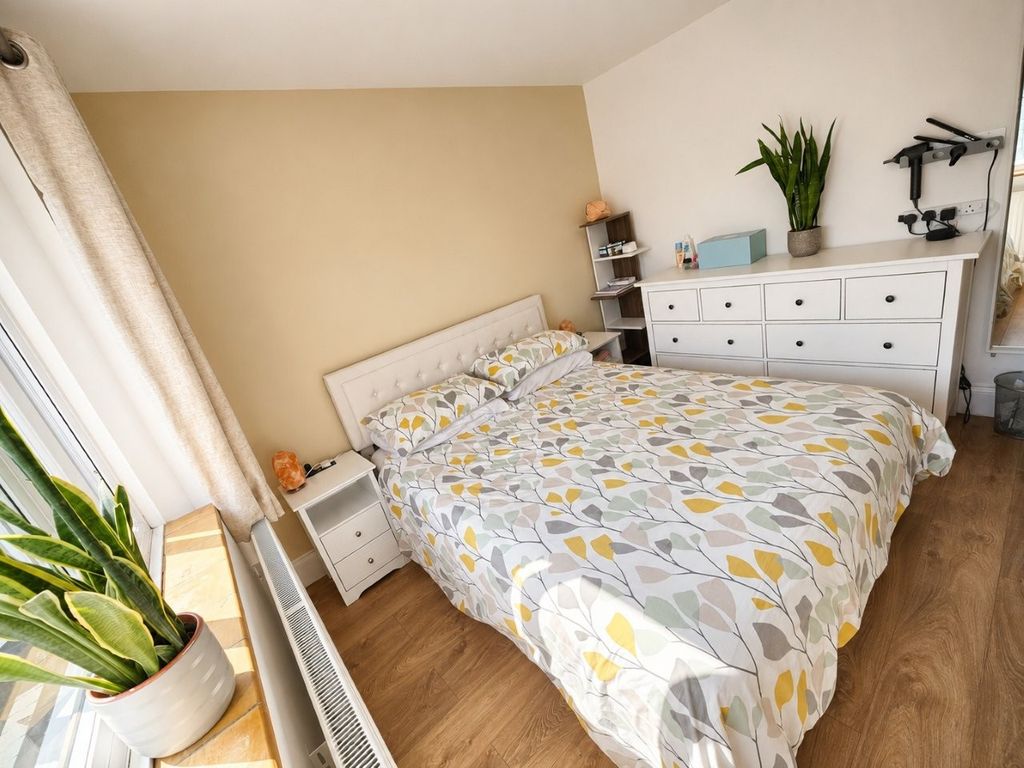 Property photo 3 of 13 41 Princes Way 10
