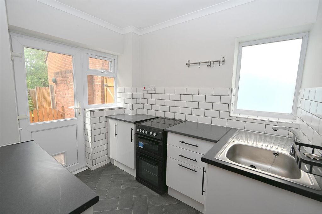 Property photo 3 of 17 Kitchen1.Jpg