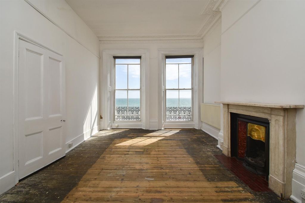 Property photo 2 of 12 Living Room