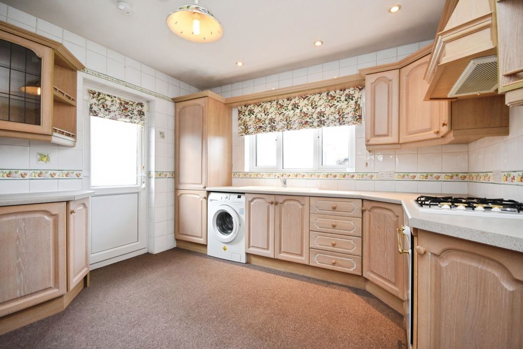 Property photo 3 of 16 Kitchen