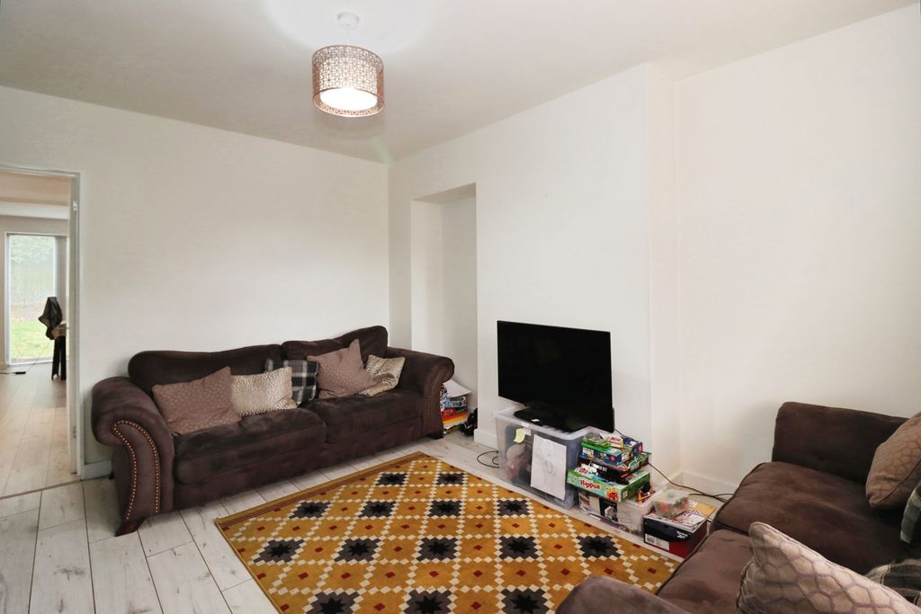 Property photo 2 of 17 Lounge