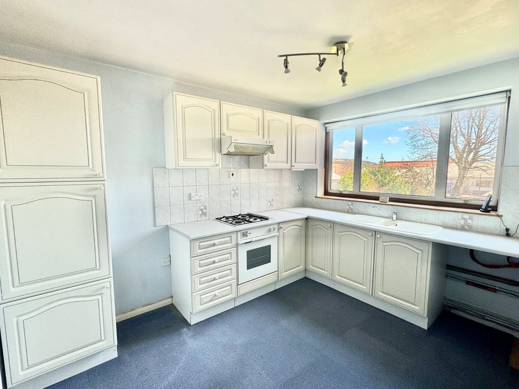 Property photo 3 of 8 Kitchen